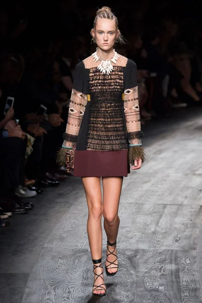 Look 11